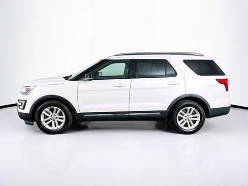 Used 2016 Ford Explorer XLT w/ Equipment Group 202A FWD image 4