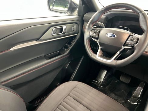 Used 2025 Ford Explorer ST-Line w/ ST-Line Street Pack image 12