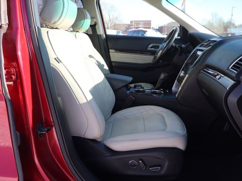 Used 2017 Ford Explorer Platinum image 14