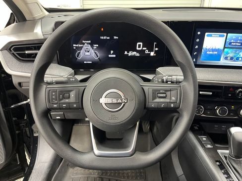 Used 2025 Nissan Kicks SV FWD image 17
