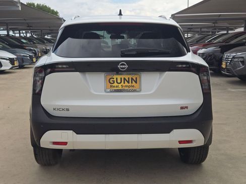 New 2026 Nissan Kicks SR FWD image 4