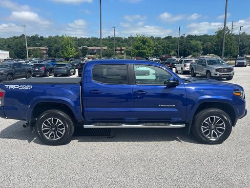 Used 2022 Toyota Tacoma TRD Sport w/ Technology Package AWD/4WD image 2