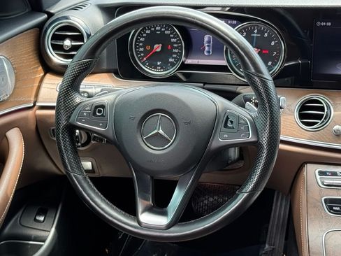 Used 2018 Mercedes-Benz E 400 4MATIC Sedan image 31