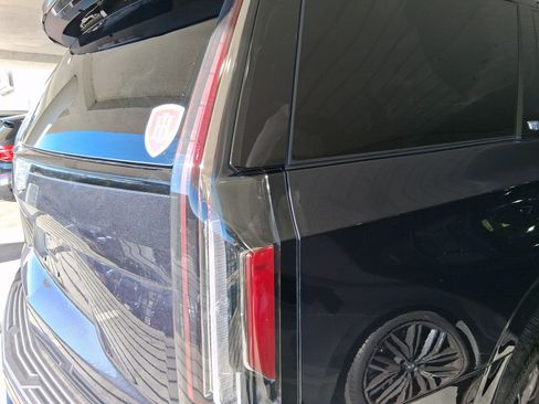 Used 2024 Cadillac Escalade Sport Platinum w/ LPO, ONYX Package image 11