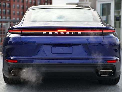 Certified 2024 Porsche Panamera 4 image 10