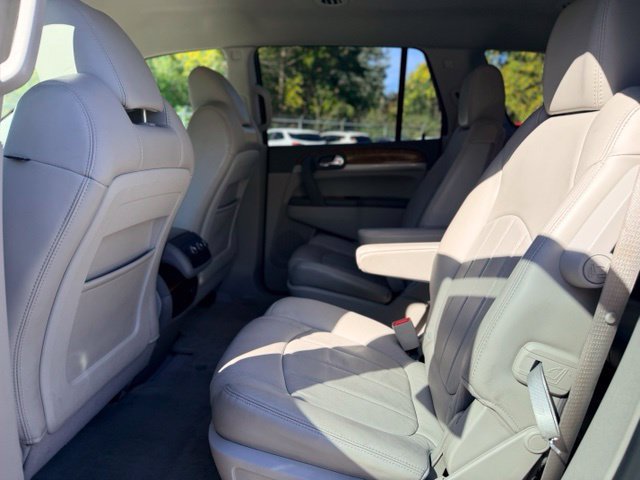 Used 2011 Buick Enclave CXL FWD image 23