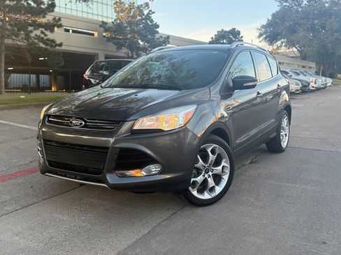 Used 2016 Ford Escape Titanium image 2