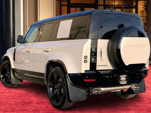 New 2026 Land Rover Defender 110 X-Dynamic SE image 3