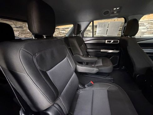 Used 2023 Ford Explorer XLT AWD/4WD image 31
