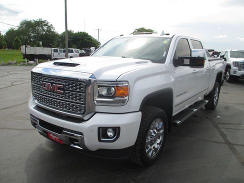 Used 2019 GMC Sierra 2500 Denali w/ Duramax Plus Package AWD/4WD image 13