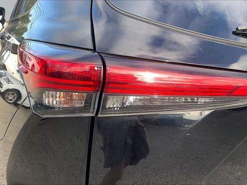 Used 2023 Toyota Highlander L FWD image 28