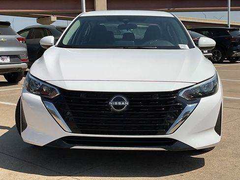 Used 2025 Nissan Sentra SV image 3