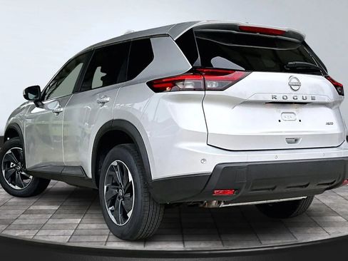 Used 2025 Nissan Rogue SV image 4