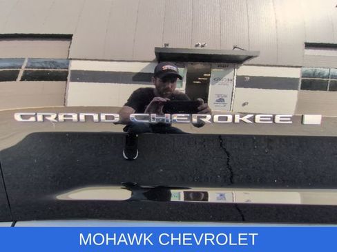 Used 2023 Jeep Grand Cherokee Limited AWD/4WD image 32