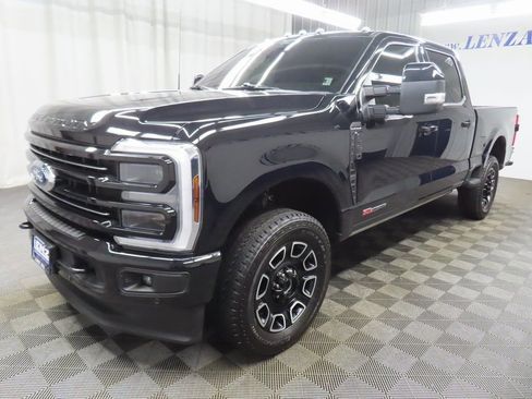 Used 2025 Ford F350 Platinum w/ FX4 Off-Road Package image 6