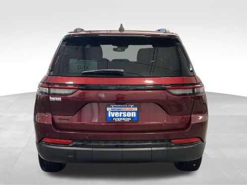 Used 2024 Jeep Grand Cherokee Altitude image 6