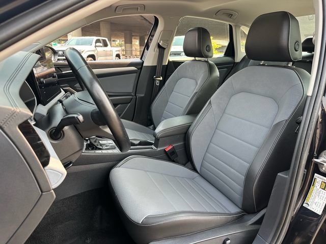 Used 2025 Volkswagen Jetta SE FWD image 10