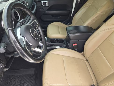 Used 2018 Jeep Wrangler Unlimited Sahara AWD/4WD image 14