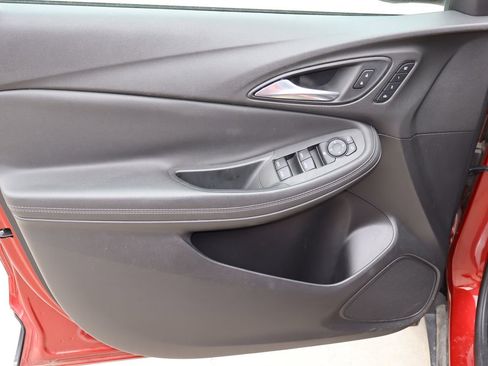 Used 2020 Buick Encore GX Essence w/ Experience Buick Package FWD image 19
