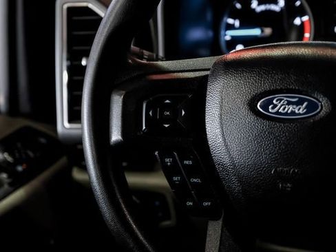 Used 2021 Ford F250 XLT w/ XLT Premium Package AWD/4WD image 16