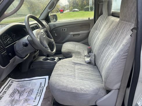 Used 2004 Toyota Tacoma 2WD Regular Cab image 11