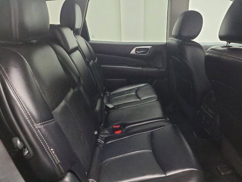 Used 2018 Nissan Pathfinder Platinum image 19