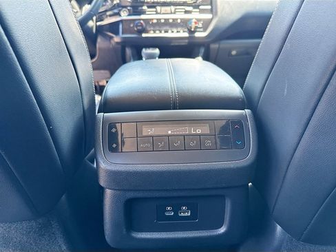 Used 2022 Nissan Pathfinder SL w/ SL Black Package FWD image 20