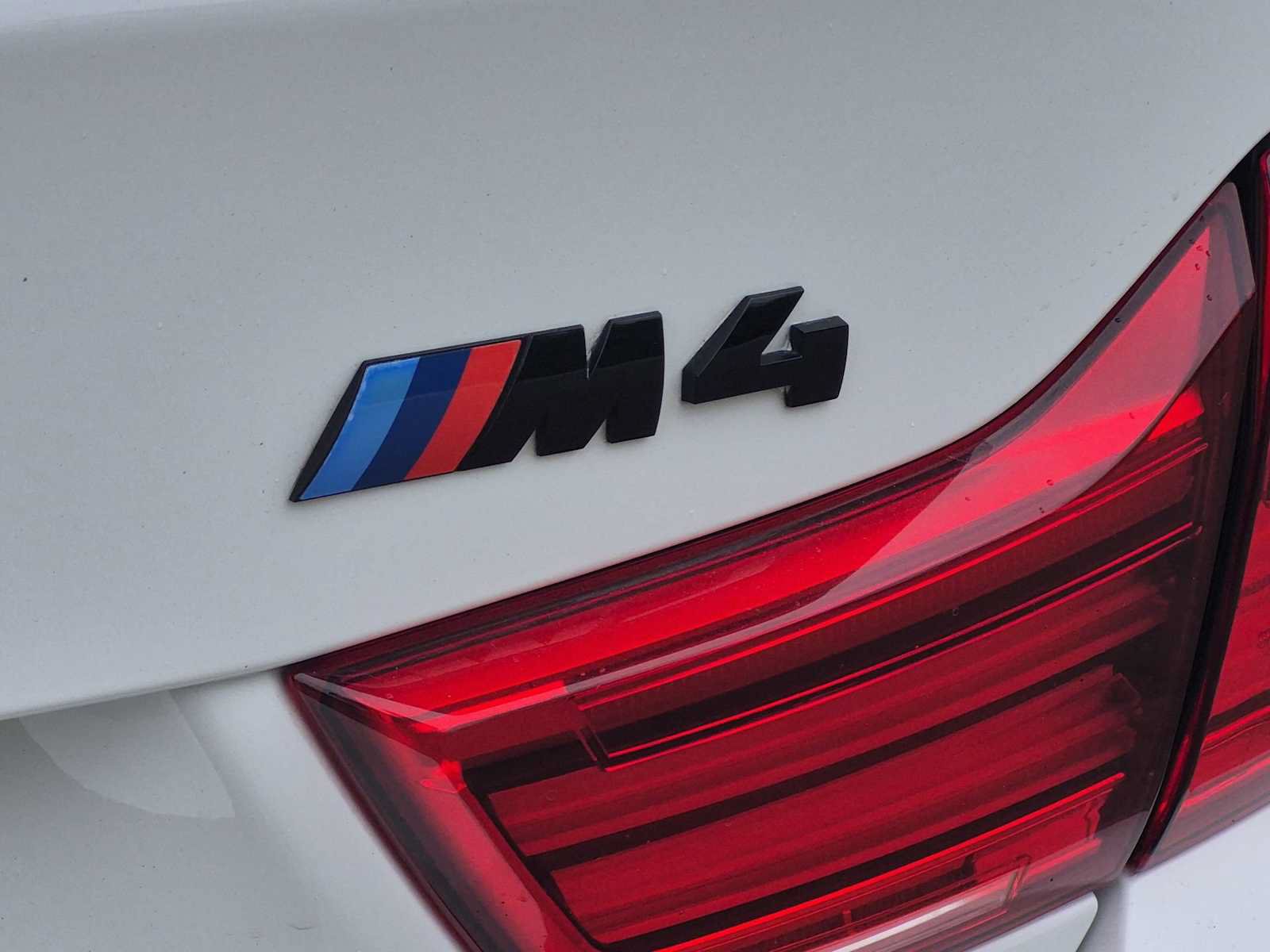 Used 2018 BMW M4 Convertible RWD image 12