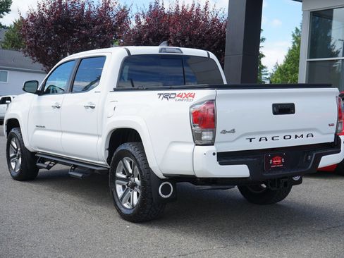 Used 2019 Toyota Tacoma Limited AWD/4WD image 3