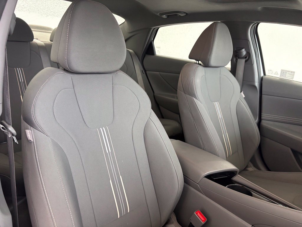 Used 2025 Hyundai Elantra SEL FWD image 37