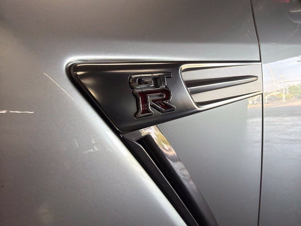 Used 2009 Nissan GT-R Premium AWD/4WD image 12
