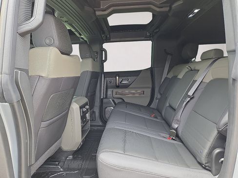 Used 2025 GMC Hummer EV 2X AWD/4WD image 14