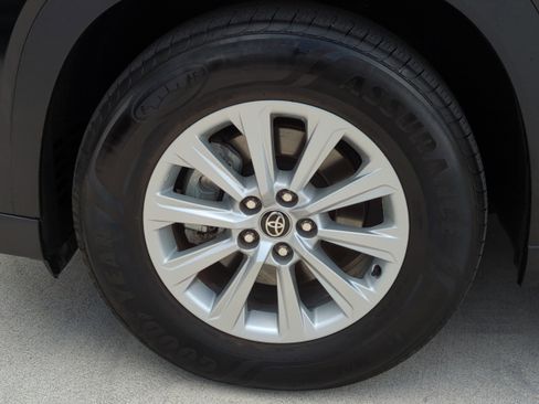 Used 2024 Toyota Grand Highlander XLE image 5