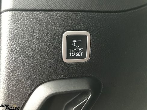 Used 2022 Jeep Wagoneer Series III w/ Flexible Seating Group image 36