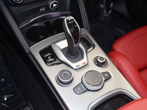 Used 2023 Alfa Romeo Stelvio Veloce image 32