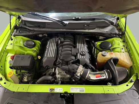 Used 2015 Dodge Challenger SRT w/ Technology Group image 27