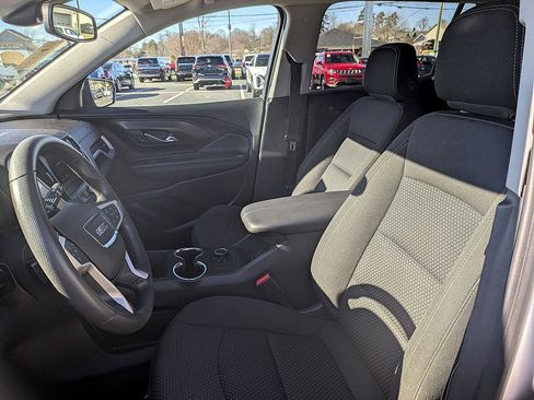 Used 2024 GMC Terrain SLE image 11