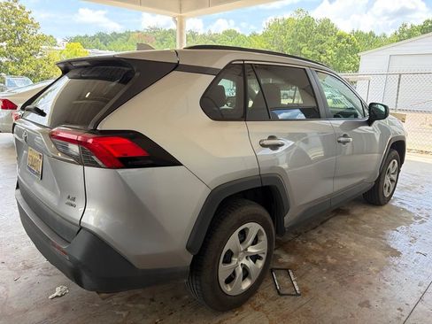 Used 2020 Toyota RAV4 LE AWD/4WD image 3
