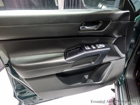 Used 2023 Nissan Pathfinder SL image 28