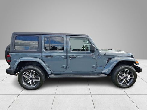 Used 2024 Jeep Wrangler Unlimited w/ Convenience Group AWD/4WD image 8