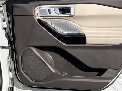 Used 2022 Ford Explorer Platinum w/ Equipment Group 601A image 27