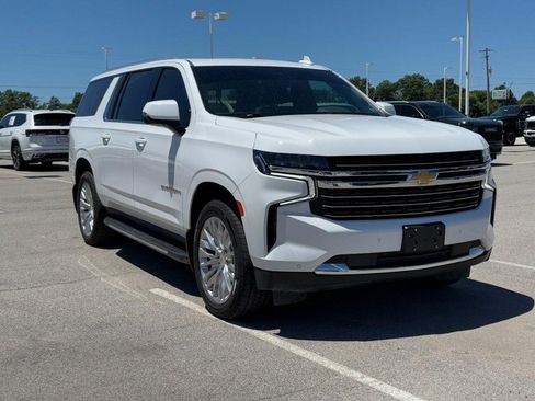 Used 2024 Chevrolet Suburban LT w/ LT Signature Package AWD/4WD image 2