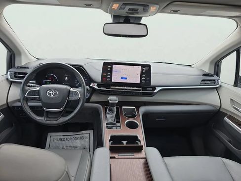 Used 2021 Toyota Sienna XLE FWD image 18