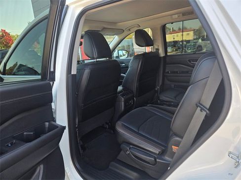 Used 2023 Nissan Pathfinder Platinum image 16