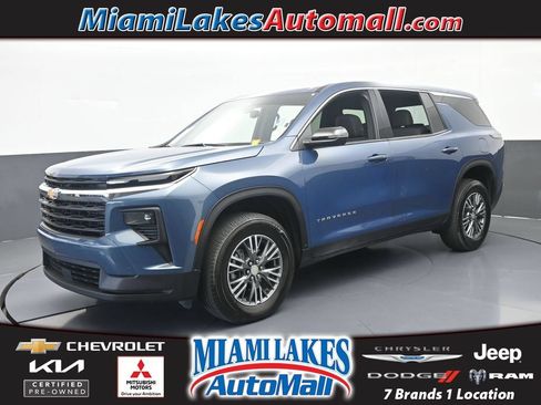 Used 2024 Chevrolet Traverse LS FWD image 1