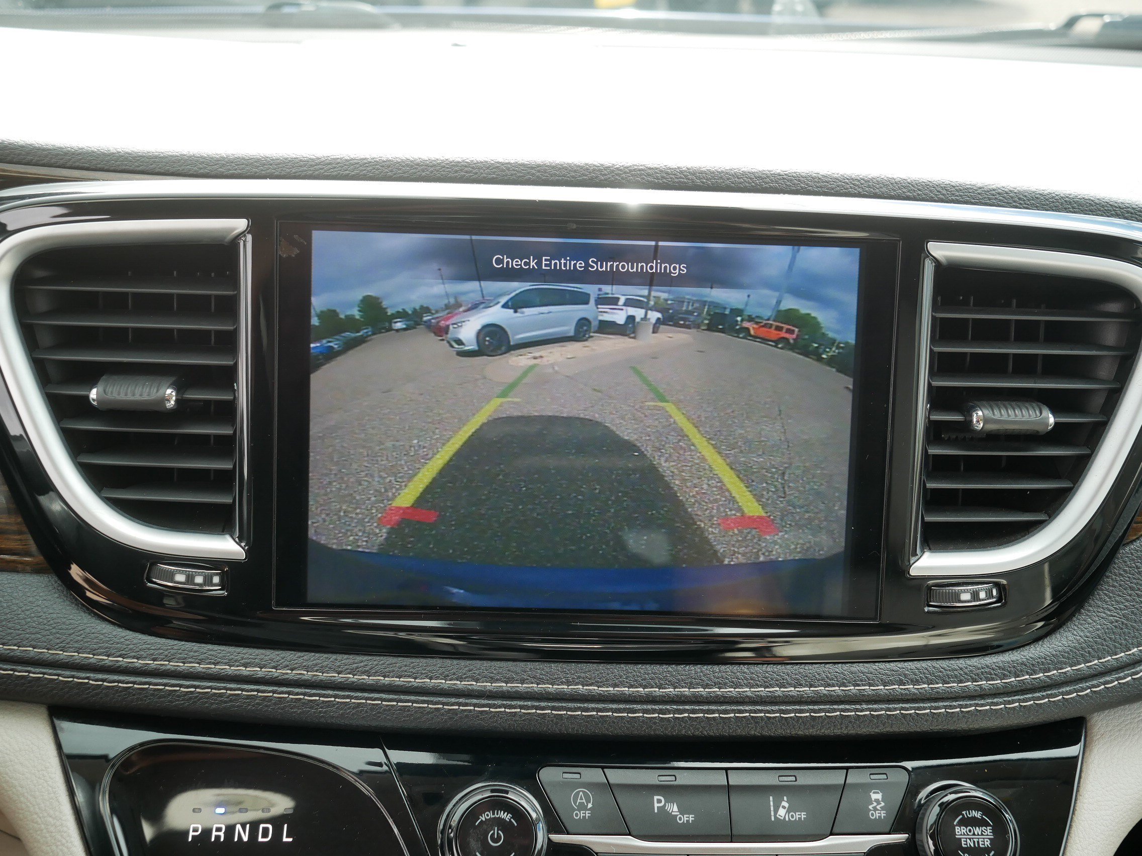 Used 2021 Chrysler Pacifica Limited AWD/4WD image 27