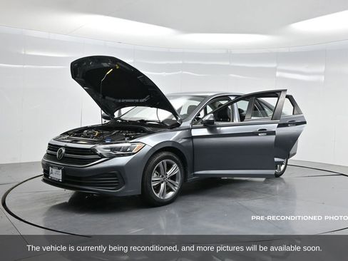 Used 2022 Volkswagen Jetta SE image 43