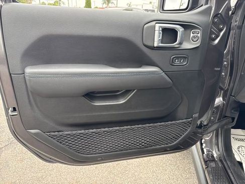 Used 2022 Jeep Wrangler Unlimited Rubicon 4xe AWD/4WD image 10