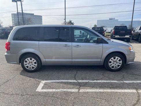 Used 2018 Dodge Grand Caravan SE image 8