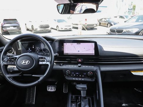 Used 2025 Hyundai Elantra SEL FWD image 17